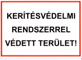 Kerítésvédelmi rendszerrel védett terület / műanyag tábla